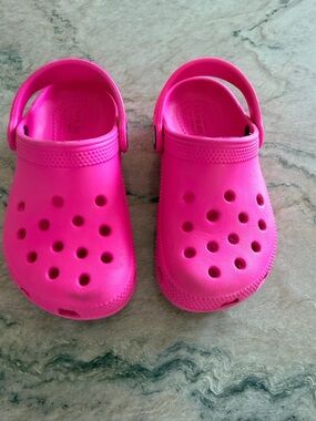CROCS Kids Bright Pink Slip-On Clogs with Heel Strap